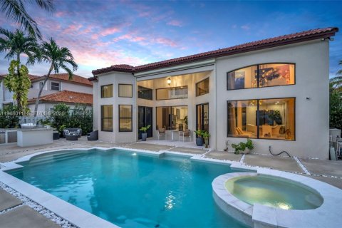 House in Miramar, Florida 5 bedrooms, 305.18 sq.m. № 2004068 - photo 1