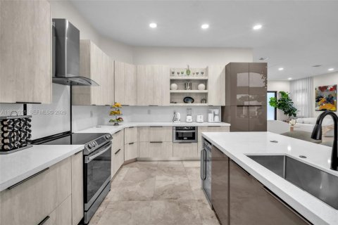 House in Miramar, Florida 5 bedrooms, 305.18 sq.m. № 2004068 - photo 23