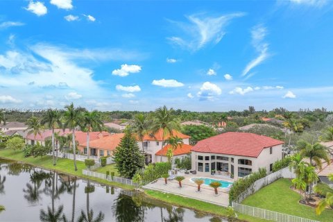 House in Miramar, Florida 5 bedrooms, 305.18 sq.m. № 2004068 - photo 5