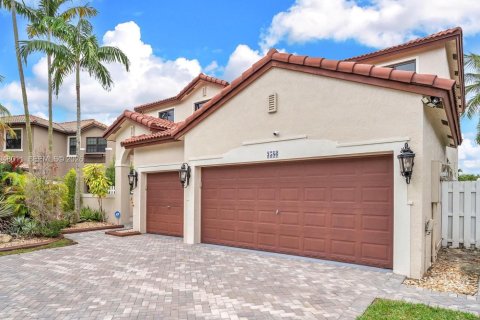 House in Miramar, Florida 5 bedrooms, 305.18 sq.m. № 2004068 - photo 12