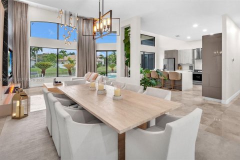 House in Miramar, Florida 5 bedrooms, 305.18 sq.m. № 2004068 - photo 16