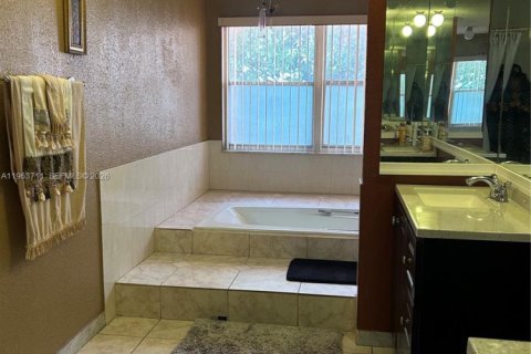 Copropriété à vendre à Lauderhill, Floride: 3 chambres, 167.22 m2 № 2025462 - photo 20