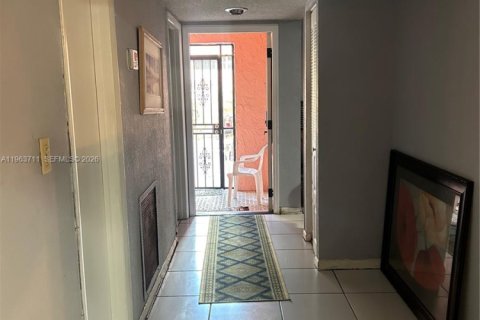 Copropriété à vendre à Lauderhill, Floride: 3 chambres, 167.22 m2 № 2025462 - photo 2