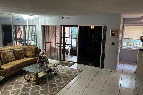 Copropriété à vendre à Lauderhill, Floride: 3 chambres, 167.22 m2 № 2025462 - photo 4
