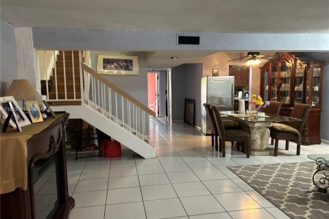Copropriété à vendre à Lauderhill, Floride: 3 chambres, 167.22 m2 № 2025462 - photo 3