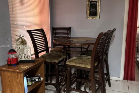 Copropriété à vendre à Lauderhill, Floride: 3 chambres, 167.22 m2 № 2025462 - photo 10