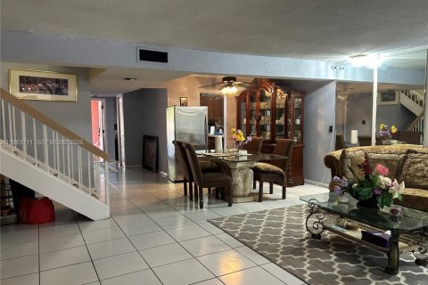 Copropriété à vendre à Lauderhill, Floride: 3 chambres, 167.22 m2 № 2025462 - photo 1