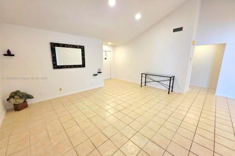 House in Weston, Florida 2 bedrooms, 123.1 sq.m. № 1872621 - photo 3