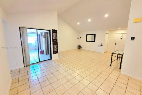 House in Weston, Florida 2 bedrooms, 123.1 sq.m. № 1872621 - photo 10