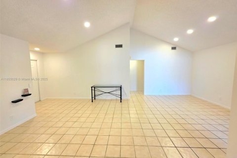 House in Weston, Florida 2 bedrooms, 123.1 sq.m. № 1872621 - photo 7