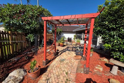 House in Weston, Florida 2 bedrooms, 123.1 sq.m. № 1872621 - photo 24