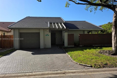 House in Weston, Florida 2 bedrooms, 123.1 sq.m. № 1872621 - photo 2