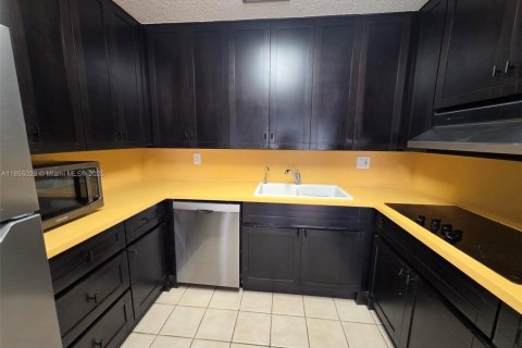 House in Weston, Florida 2 bedrooms, 123.1 sq.m. № 1872621 - photo 13