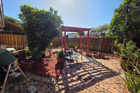 House in Weston, Florida 2 bedrooms, 123.1 sq.m. № 1872621 - photo 20