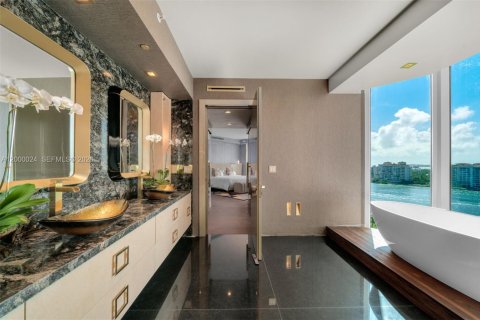 Condominio en venta en Miami Beach, Florida, 3 dormitorios, 217.39 m2 № 2066862 - foto 20