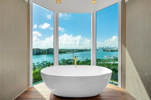 Condominio en venta en Miami Beach, Florida, 3 dormitorios, 217.39 m2 № 2066862 - foto 22