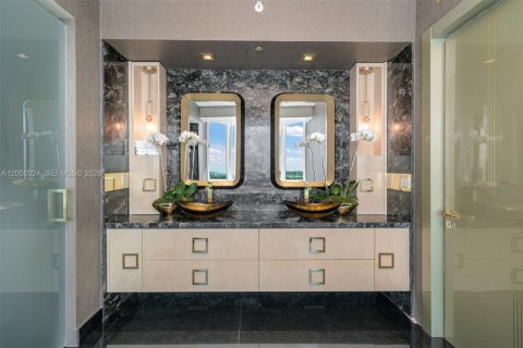 Condominio en venta en Miami Beach, Florida, 3 dormitorios, 217.39 m2 № 2066862 - foto 21