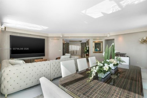 Condominio en venta en Miami Beach, Florida, 3 dormitorios, 217.39 m2 № 2066862 - foto 8