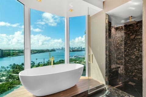 Condominio en venta en Miami Beach, Florida, 3 dormitorios, 217.39 m2 № 2066862 - foto 23