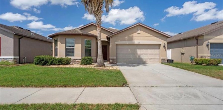 House in Brooksville, Florida 3 bedrooms, 157.93 sq.m. № 2234710