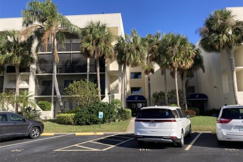 Condominio en alquiler en Bradenton, Florida, 2 dormitorios, 109.44 m2 № 1625820 - foto 1
