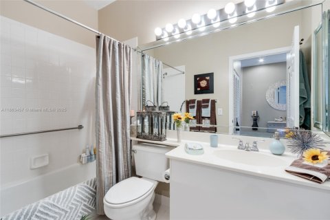Condo in Tamarac, Florida, 2 bedrooms  № 1891689 - photo 28