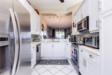 Condo in Tamarac, Florida, 2 bedrooms  № 1891689 - photo 7