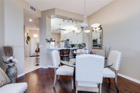 Condo in Tamarac, Florida, 2 bedrooms  № 1891689 - photo 12