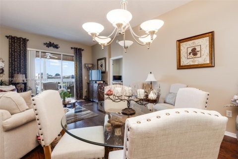 Condo in Tamarac, Florida, 2 bedrooms  № 1891689 - photo 14