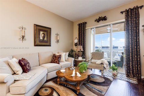 Condo in Tamarac, Florida, 2 bedrooms  № 1891689 - photo 17