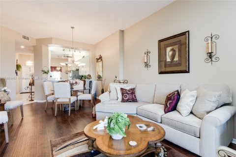 Condo in Tamarac, Florida, 2 bedrooms  № 1891689 - photo 16