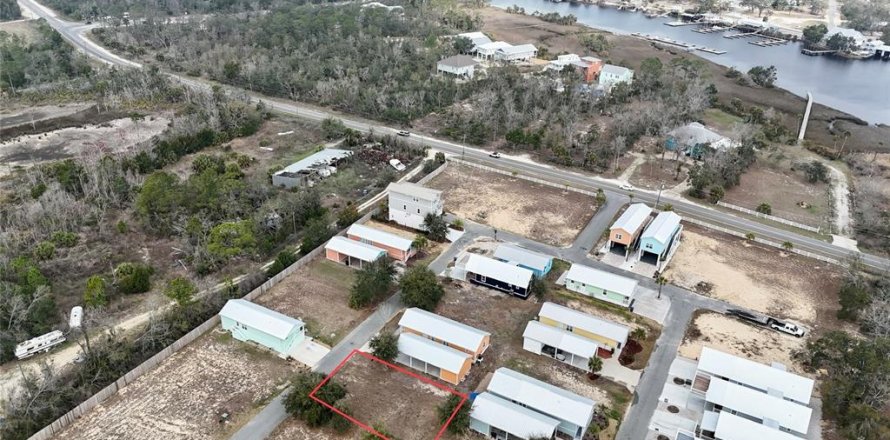 Terreno en Steinhatchee, Florida № 2106201