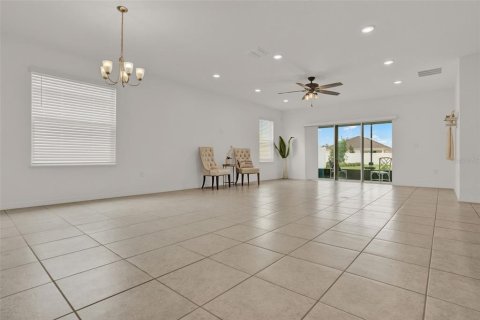 House in Haines City, Florida 4 bedrooms, 202.71 sq.m. № 1824037 - photo 10