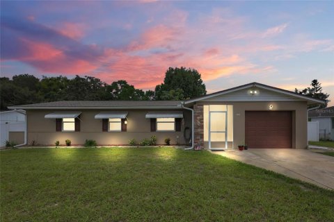 Casa en Deltona, Florida 3 dormitorios, 100.33 m2 № 2386203