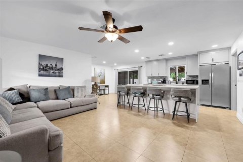 Casa en venta en Deltona, Florida, 3 dormitorios, 100.33 m2 № 2386203 - foto 2