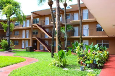 Copropriété à louer à Hialeah, Floride: 1 chambre, 54.16 m2 № 2000000 - photo 9