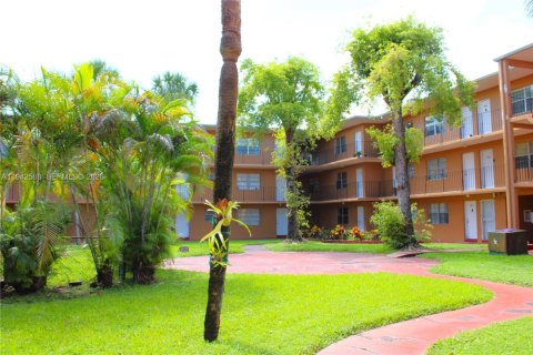 Copropriété à louer à Hialeah, Floride: 1 chambre, 54.16 m2 № 2000000 - photo 10