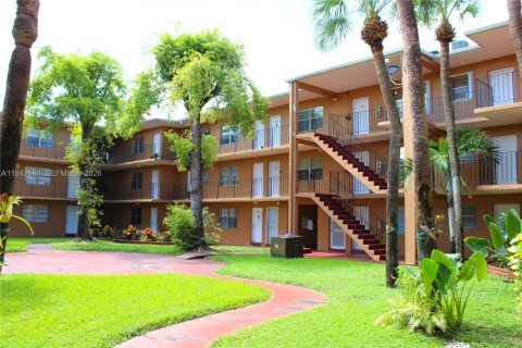 Condo à Hialeah, Floride, 1 chambre  № 2000000