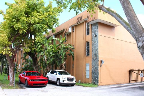 Copropriété à louer à Hialeah, Floride: 1 chambre, 54.16 m2 № 2000000 - photo 2