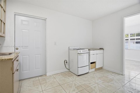 House in Miami, Florida 4 bedrooms, 189.99 sq.m. № 1965216 - photo 26