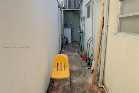 House in Hialeah, Florida 2 bedrooms, 67.63 sq.m. № 1867342 - photo 22