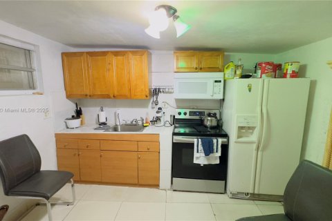 House in Hialeah, Florida 2 bedrooms, 67.63 sq.m. № 1867342 - photo 21