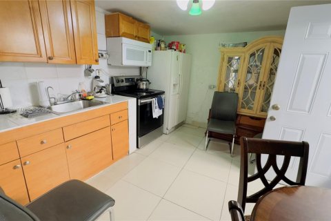 House in Hialeah, Florida 2 bedrooms, 67.63 sq.m. № 1867342 - photo 19