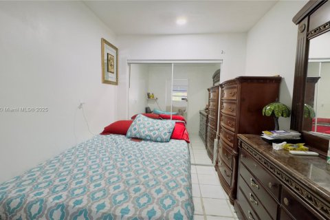 House in Hialeah, Florida 2 bedrooms, 67.63 sq.m. № 1867342 - photo 17