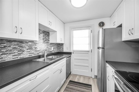 Condominio en venta en Clearwater, Florida, 2 dormitorios, 74.32 m2 № 2230847 - foto 14