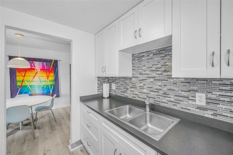 Condominio en venta en Clearwater, Florida, 2 dormitorios, 74.32 m2 № 2230847 - foto 17