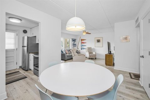 Condominio en venta en Clearwater, Florida, 2 dormitorios, 74.32 m2 № 2230847 - foto 13