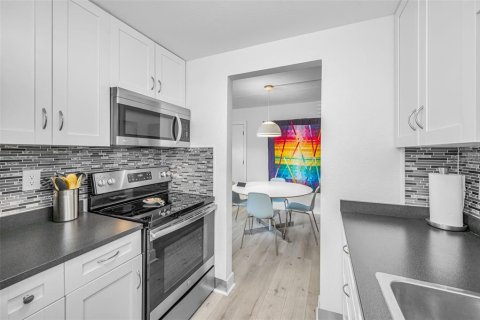 Condominio en venta en Clearwater, Florida, 2 dormitorios, 74.32 m2 № 2230847 - foto 18
