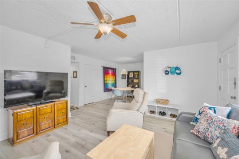 Condominio en venta en Clearwater, Florida, 2 dormitorios, 74.32 m2 № 2230847 - foto 9