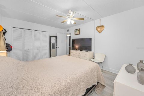 Condominio en venta en Clearwater, Florida, 2 dormitorios, 74.32 m2 № 2230847 - foto 20
